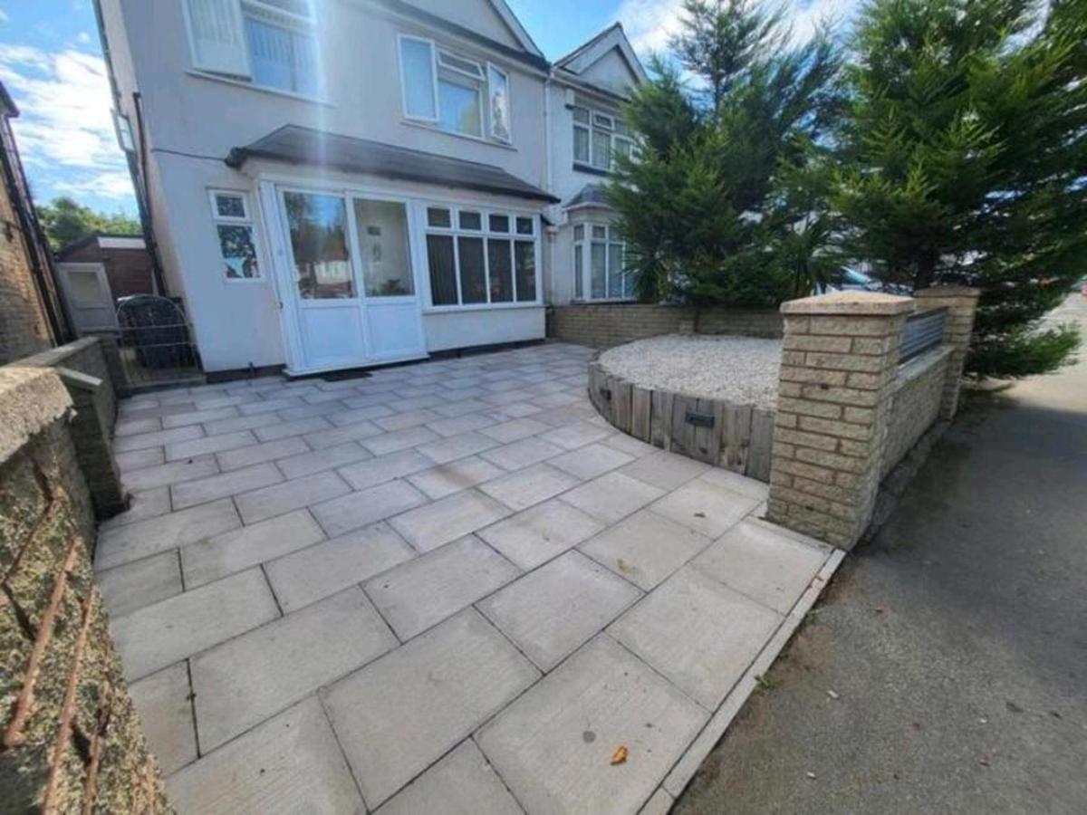 Birmingham Blissful Apartment With 2 Bedrooms Bagian luar foto